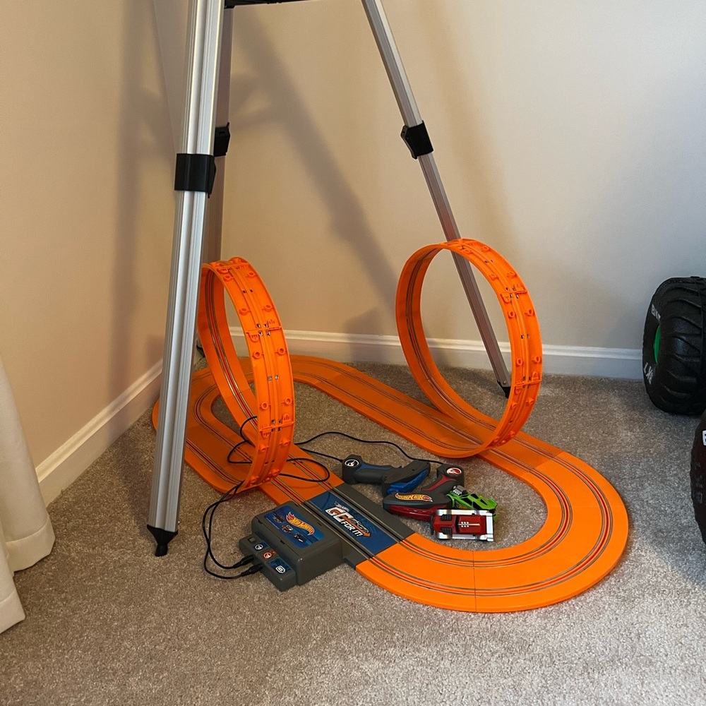 Hot Wheels slot car track set 59 pieces